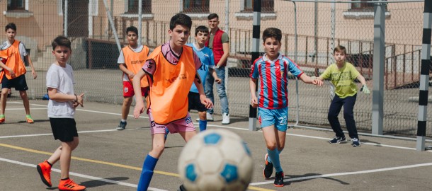 Straat voetbal.jpg